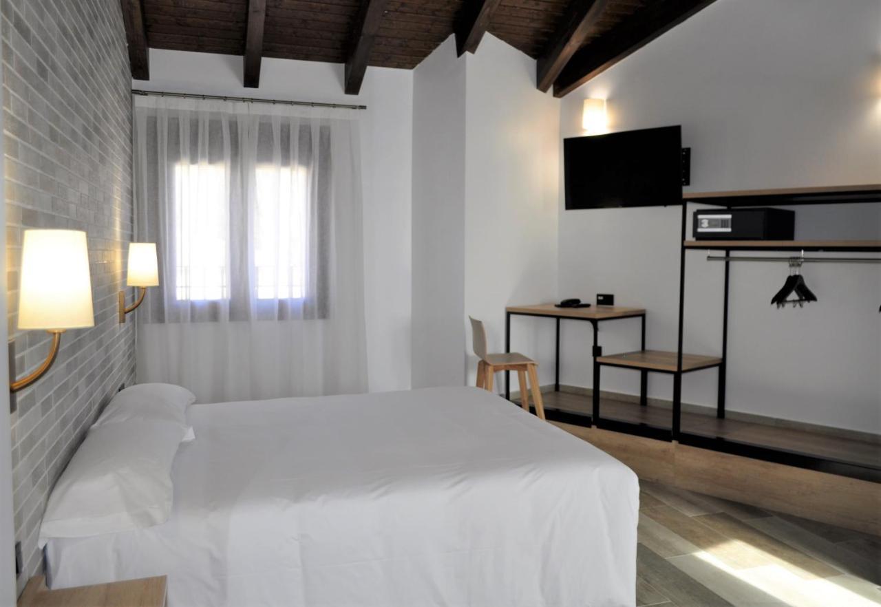 Hostal Restaurante Villa De Brihuega Ngoại thất bức ảnh